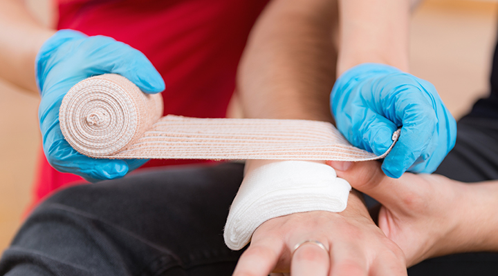 Xotinim massaj paytida keldi.