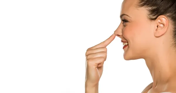 Dolgu ile Ameliyatsız Burun Estetiği Yapılabiliyor