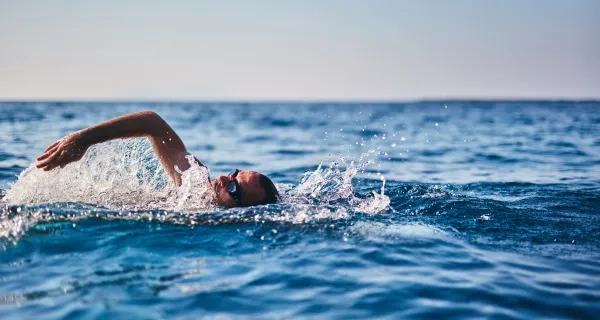 Yüzme Sonrası Omuz ya da Boyun Ağrınız İki Günden Uzun Sürüyorsa Dikkat!