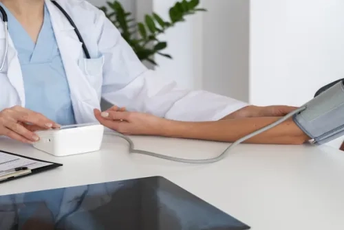 Yüksek Tansiyon Neden Olur? Takibi Nasıl Yapılır?