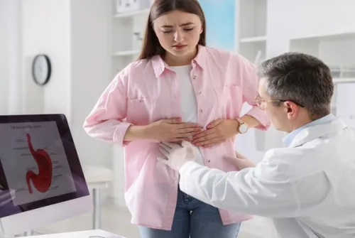 Ağrı Kesicileri Bilinçsiz Kullanmak Mideyi Tehdit Ediyor
