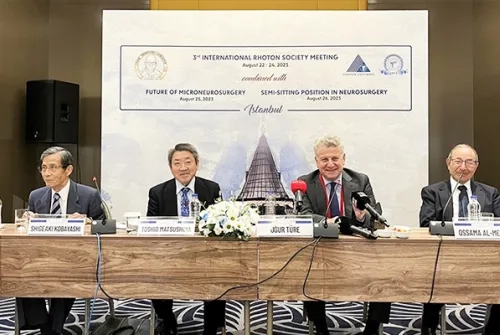 Dünyanın En Önemli Beyin Cerrahları İstanbul'da Bir Araya Geldi!