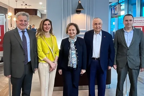 Türk Doktor Önderliğindeki Beyin Cerrahisi Bölümü