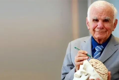 Prof. Dr. M. Gazi YAŞARGİL Kimdir?