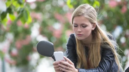 Telefon, Tablet ve Bilgisayarın Yanlış Kullanımı Dirsek Ağrılarını Artırıyor