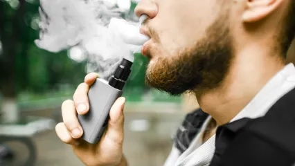 Inhaling Electronic Cigarettes for a Few Minutes Causes Damage to Vein Wall 