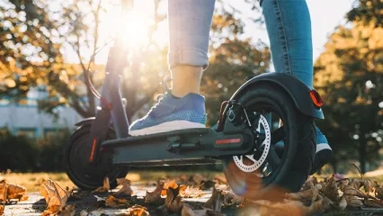 Elektrikli Scooter Kullanırken Koruyucu Ekipman Şart