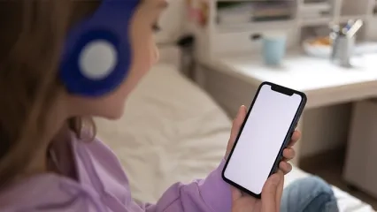 At What Age Should Children Start Using Social Media?